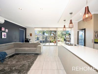 1 / 30 Lovegrove Way, Morley