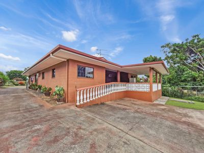 13 Golf Links Road, Atherton
