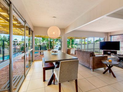 18 Rosemont Ave, Broadbeach Waters