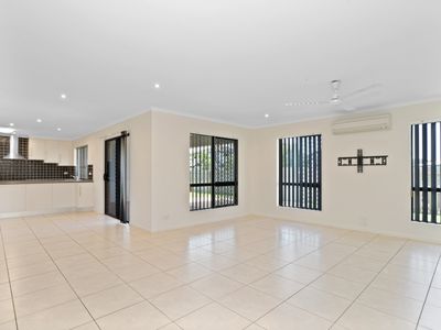 2 Mark Crescent, Glenella