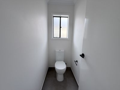 70 Kingdom Boulevard, Weir Views