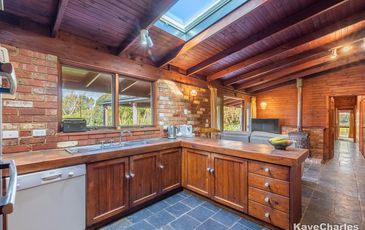 16 Corringham Road, Beaconsfield Upper