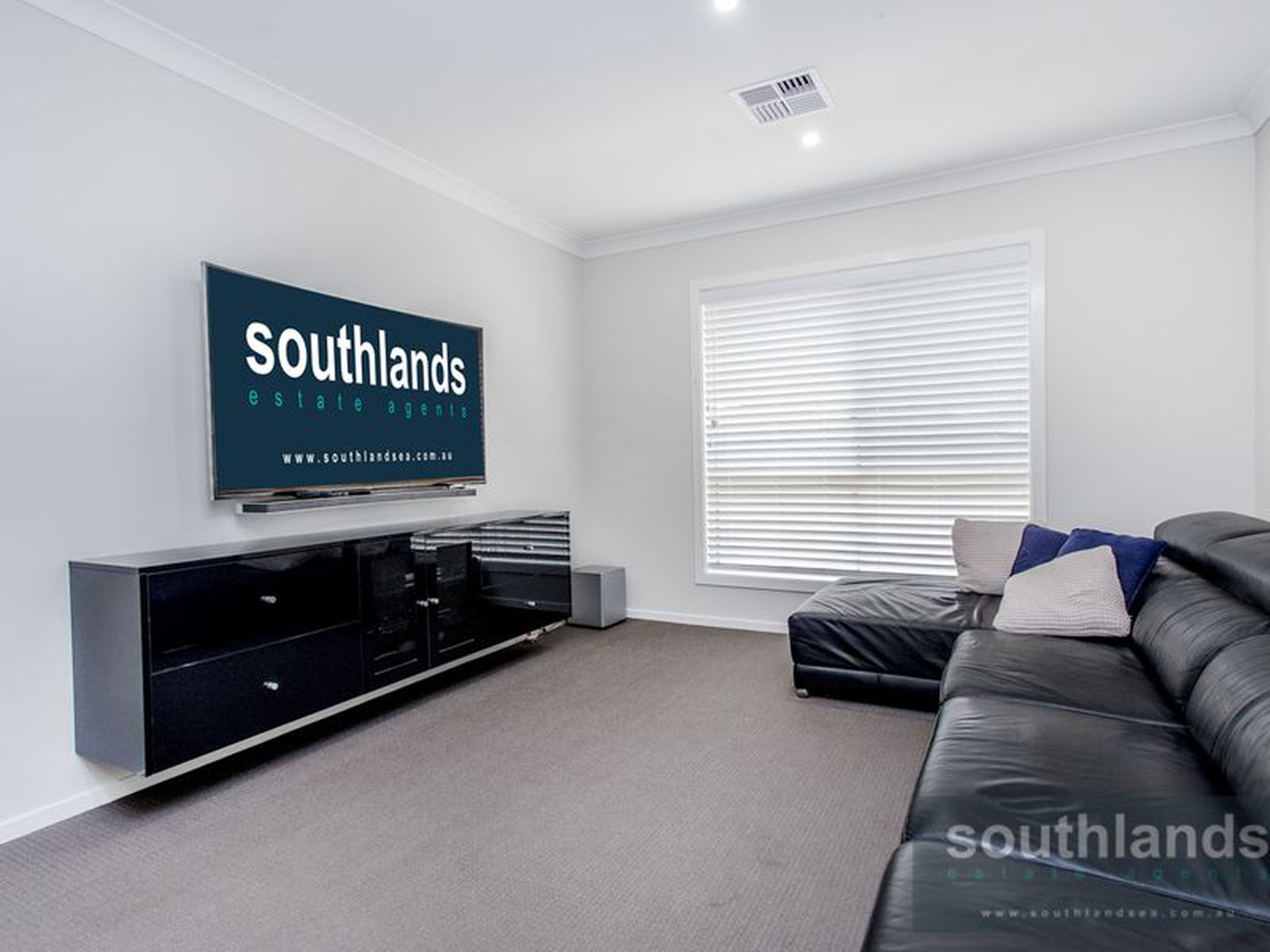 17 Equestrian Circuit, CLAREMONT MEADOWS