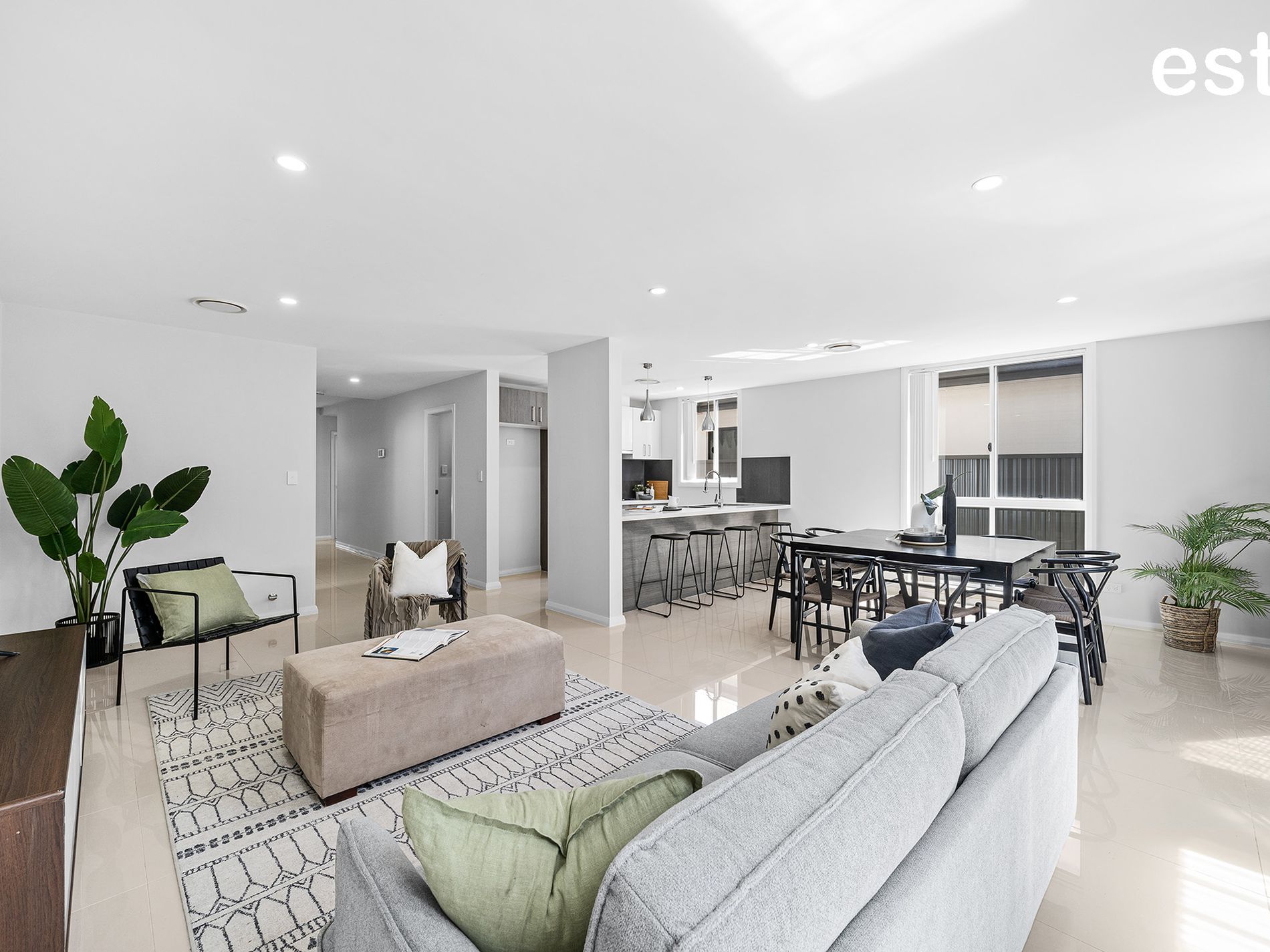 230 Greenview Parade, The Ponds