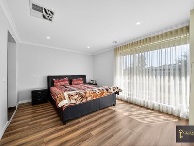 39 Kangaroo Crescent, Aintree