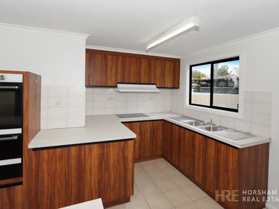 6 Railway Avenue, Horsham