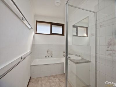 1 / 2 Evelyne Avenue, Cranbourne