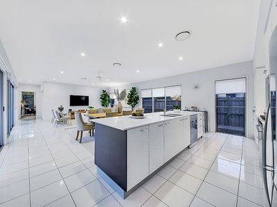 6 Thomson Place, Wakerley