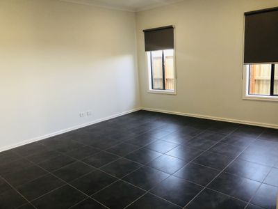 10 Amaretto Circuit, Manor Lakes