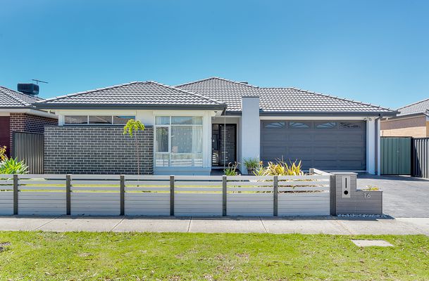 16 Beveridge Drive, Roxburgh Park