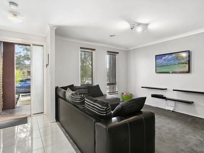 8 Yarraman Road, Manor Lakes