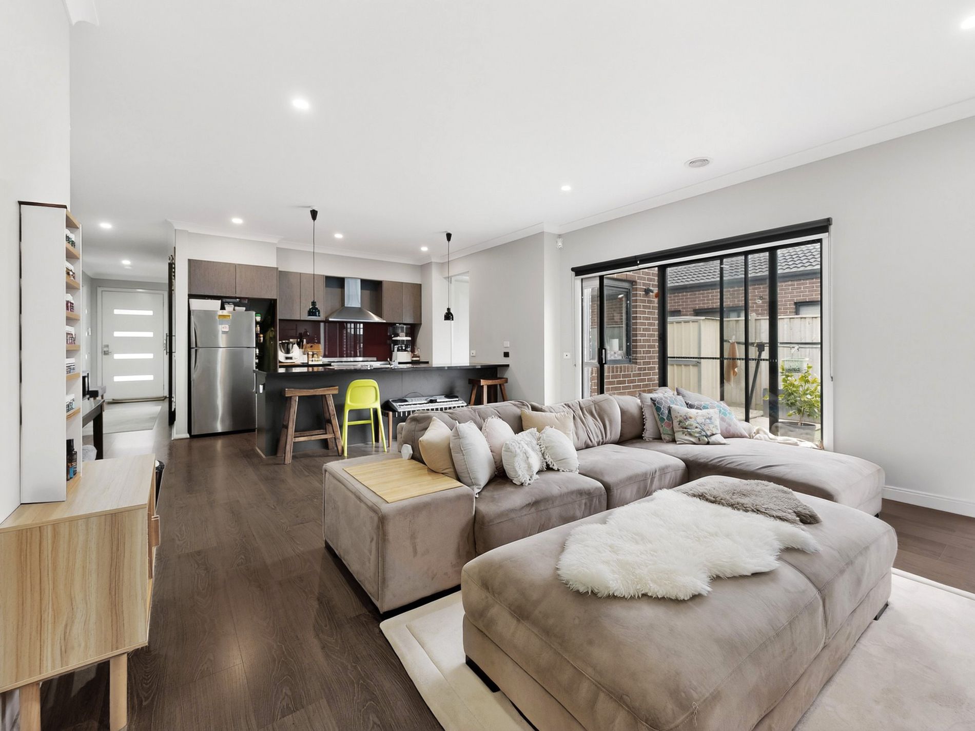 9 Kallista Circuit, Officer