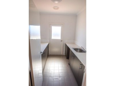 10 Homestead Ramble, Newman