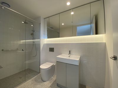 710 / 20 Wardens Walk, Coburg