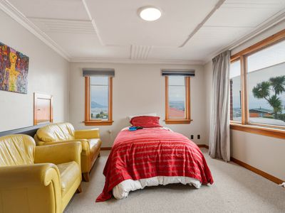 122 Easther Crescent, Kew