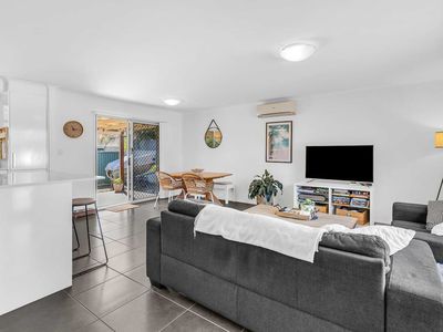 7 Razorbill St, Burleigh Waters