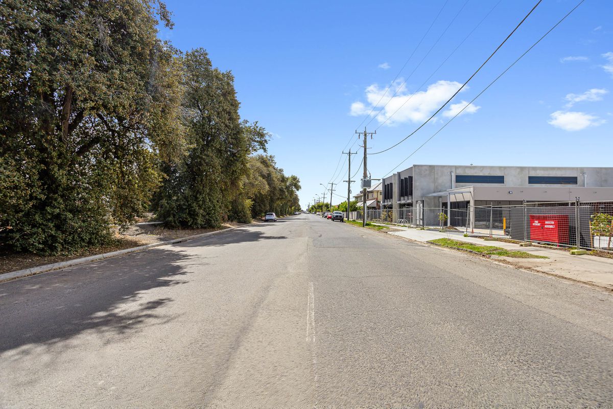 8 & 17 / 144 Hall Street, Spotswood