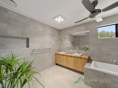 15 Saint Bernard Drive, Tawonga South