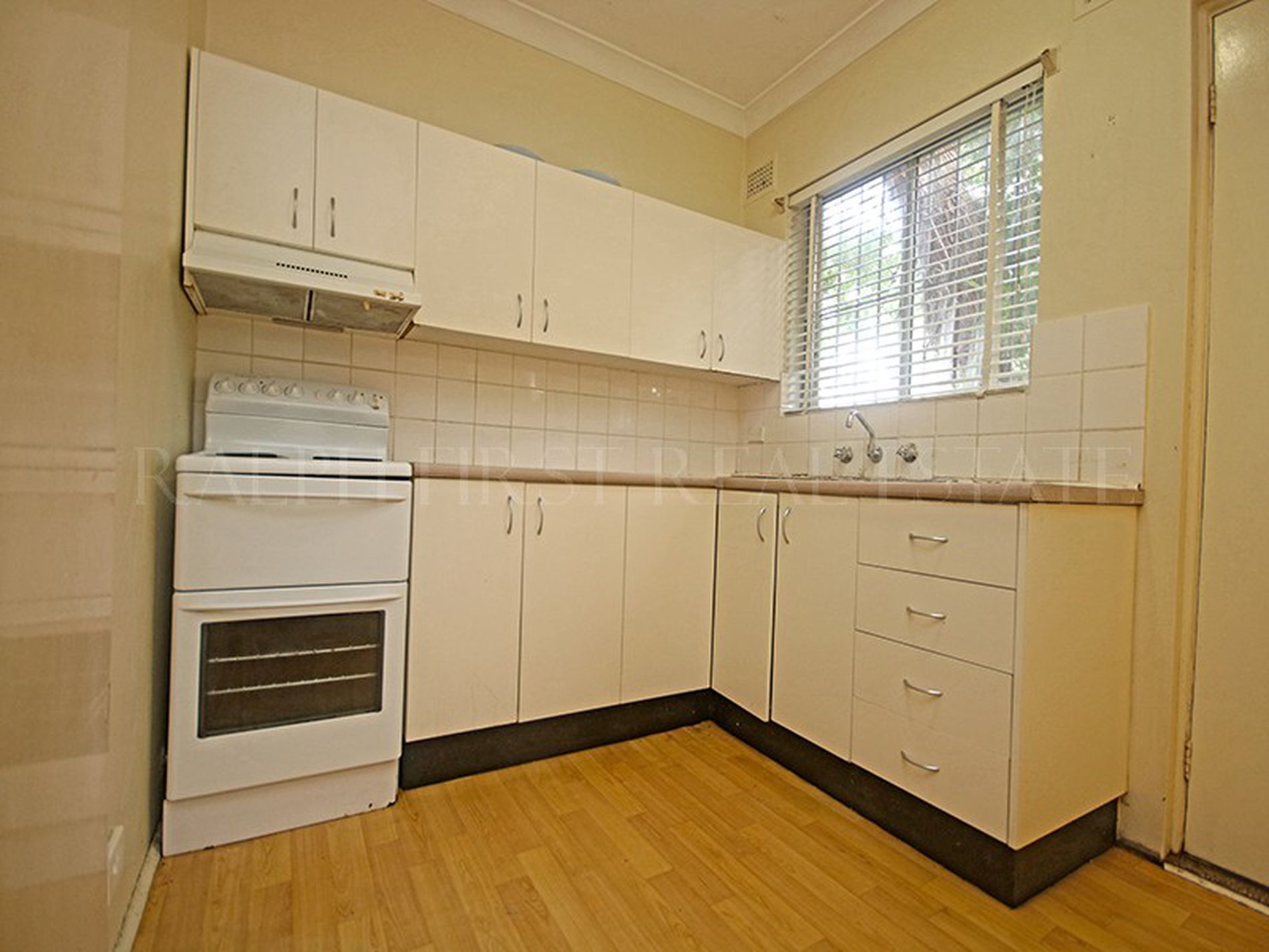 4 / 16 Renown Avenue, Wiley Park