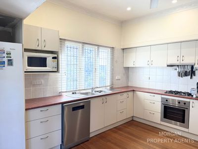 997 Logan Road, Holland Park West