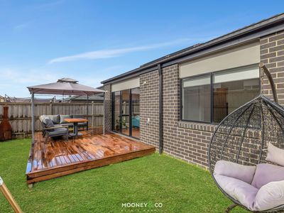 33 Scenery Drive, Clyde North
