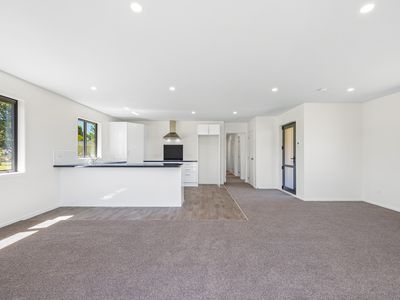 1514 Run Road, Tapora