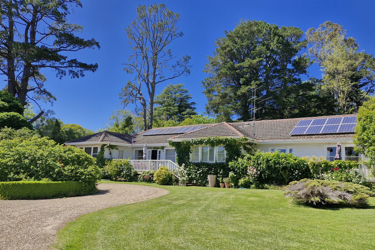 2 houses in 1, Charming with potential 