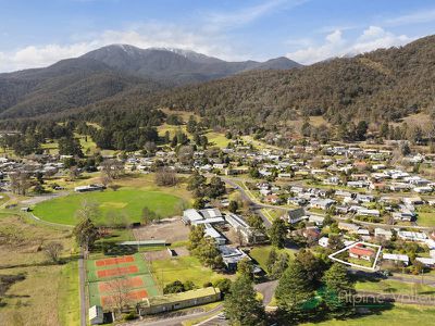 14 Lakeside Avenue, Mount Beauty