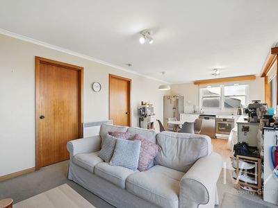 2 94 Forest Road, West Hobart