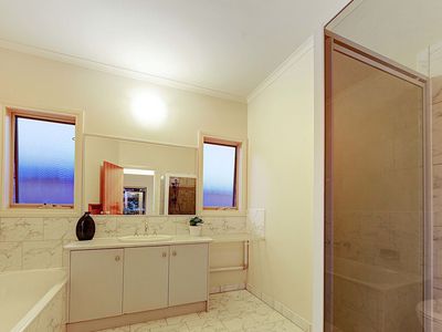 5 Diana Drive, Werribee