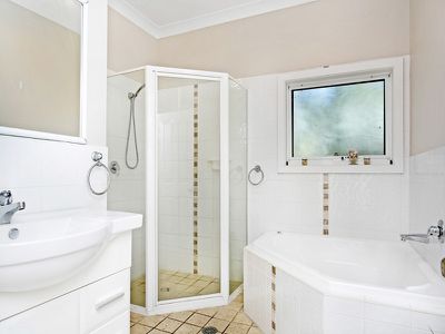 121 The Boulevarde, Oak Flats