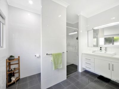 10 PAPERBARK COURT, Woodgate