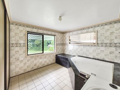 51 Planet Avenue, Atherton