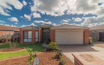 8 Castle Court, Beaconsfield