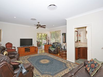 8 Lakeside Court, Torquay