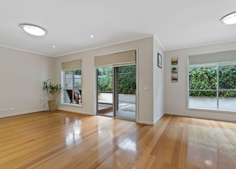 2 / 1 Sylvan Crescent, Ashwood