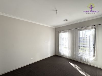 326 Boardwalk Boulevard, Point Cook