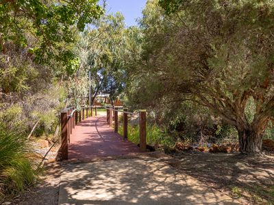 7 / 22 Whittaker Turn, Piara Waters