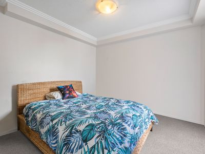 1 / 136 Marine Parade, Southport