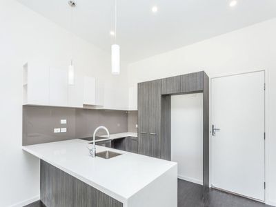 9 / 30 Second Avenue, Sandgate