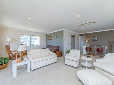 6  250 Marine Parade, Labrador