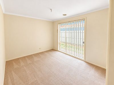 1 / 3 Enfield Avenue, Werribee
