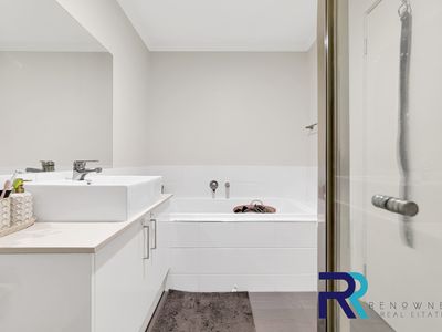 17 ALEXANDER CIRCUIT, Craigieburn