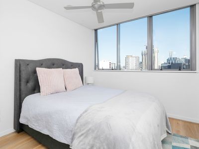 2055 / 16 Hamilton Place, Bowen Hills
