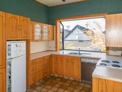32 Garfield Avenue, Roslyn