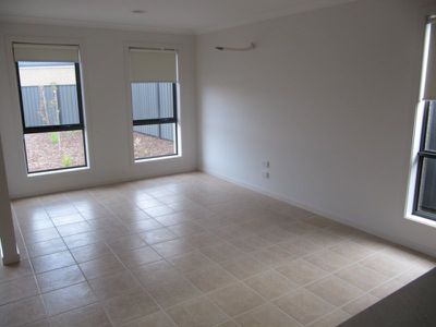 2 Sandra Court, Point Cook
