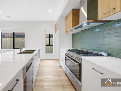 18 Trentino Grove, Fraser Rise
