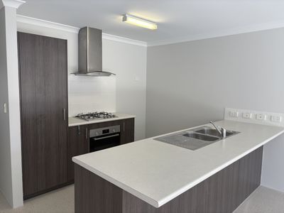 131 Lambeth Cir, Wellard