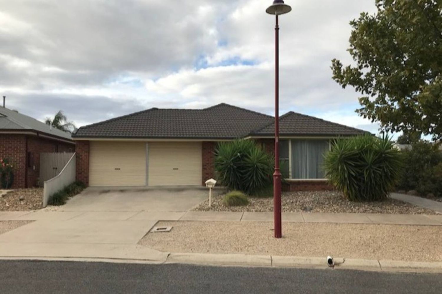 2 / 4 Mctavish Boulevard, Horsham