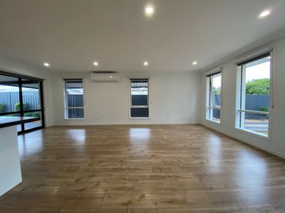2 Riverside Avenue, Werribee